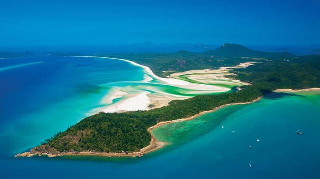 Idyllic scenes on the Australian east coast at Hill Inlet in the Whitsundays